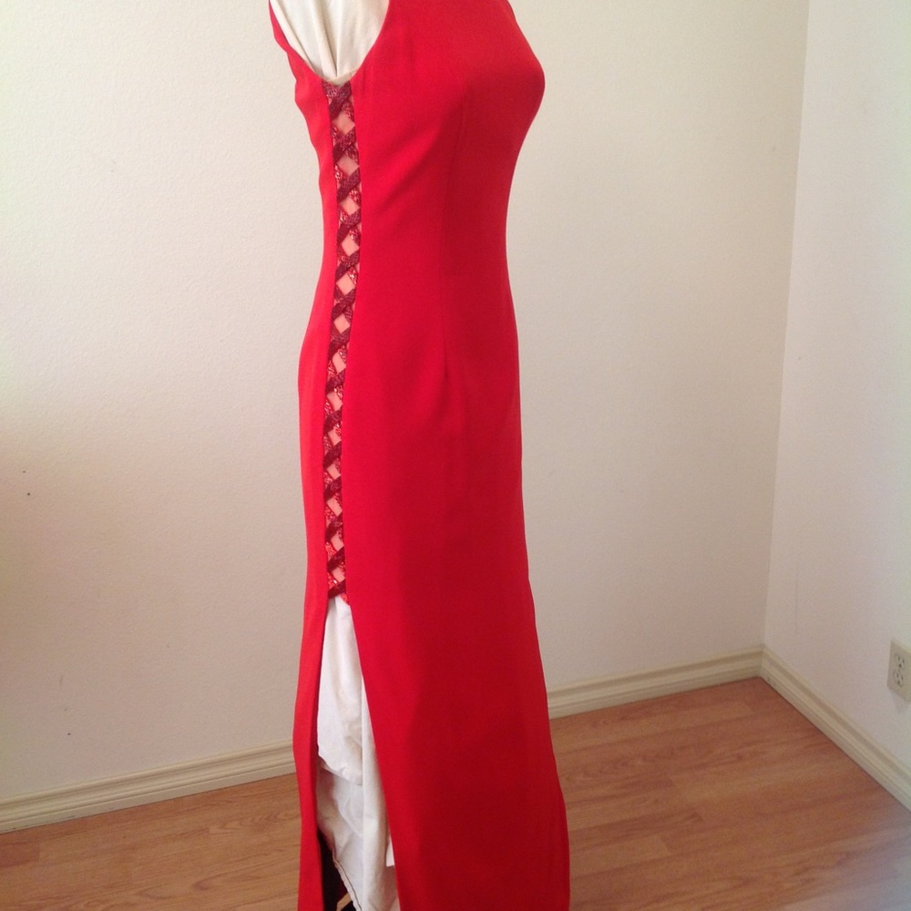 Beautiful sleeveless red evening gown. Size 10